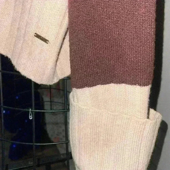 O2 Collection Maroon High Neck Knitted Sweater With Pink Cuffs - Picture 2 of 4